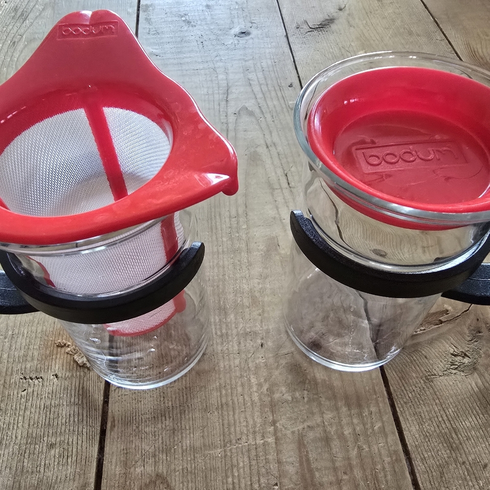 Two 8 oz. New Bodum Chambord Tea Cups, Infuser and Lid - Picture 3 of 4